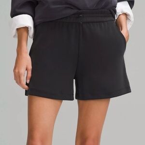 LIKE NEW Lululemon Softstreme High-Rise Short 4" in Black (Size 2)